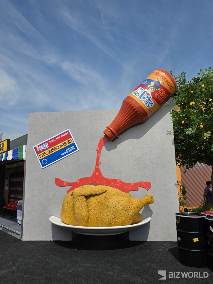 하림 맥시칸 치킨 부스 조형물. 사진=이효정 기자