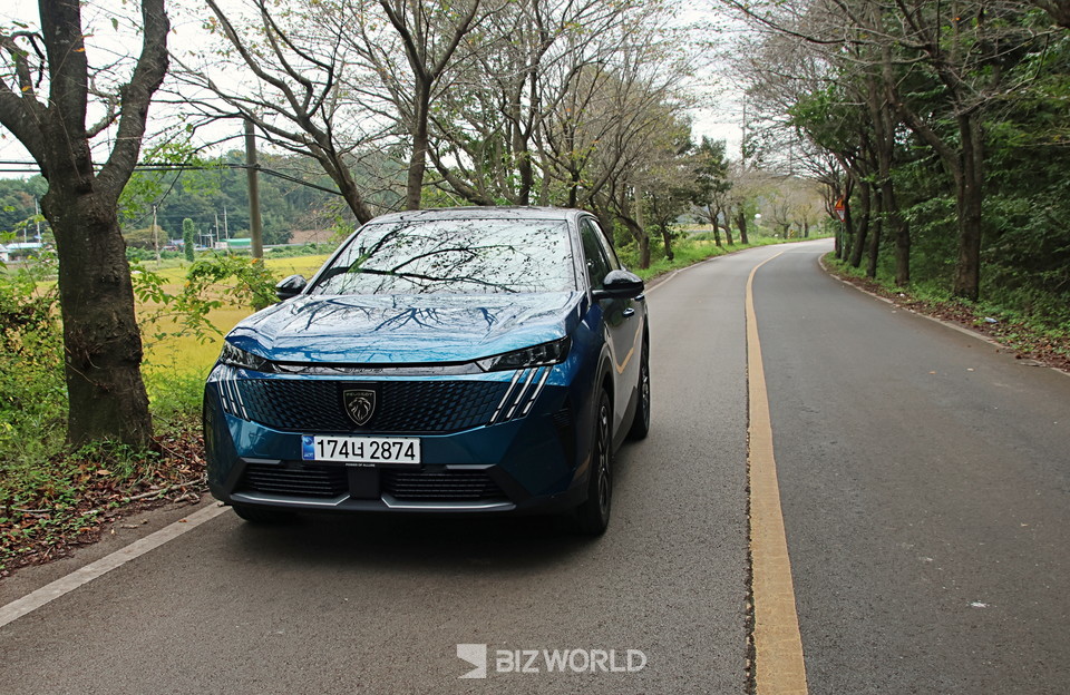 고흥의 한적한 지방도는 드라이빙을 즐기기에 최적의 조건을 갖추고 있다. 사진=손진석 기자