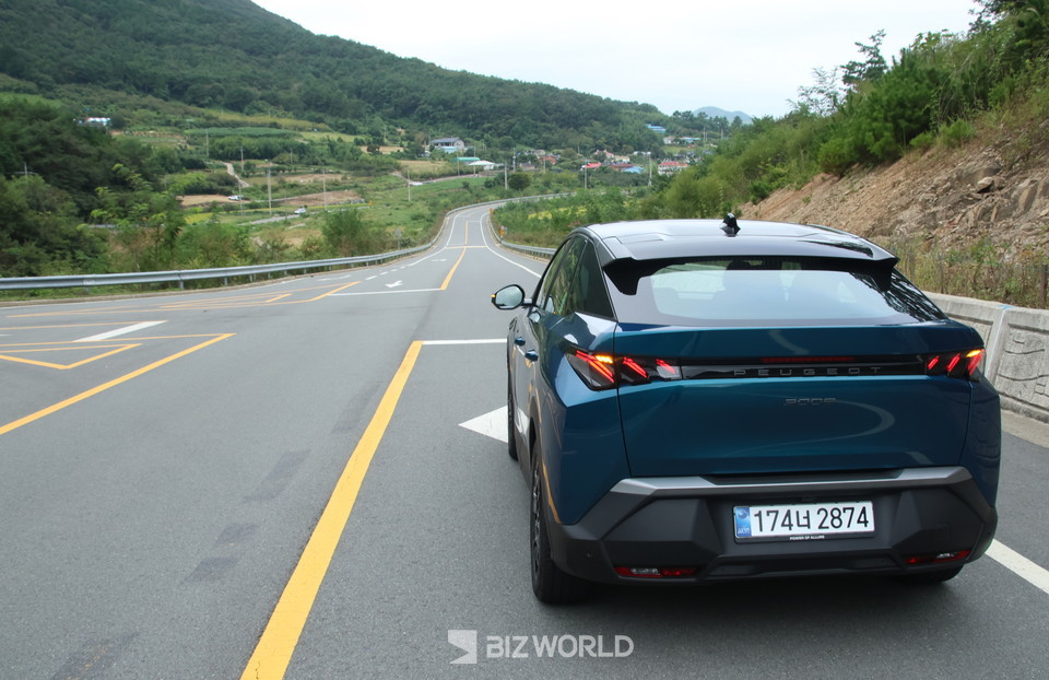 팔영대교를 넘어 고흥 843 지방도를 따라 목포로 이동하고 있다. 사진=손진석 기자