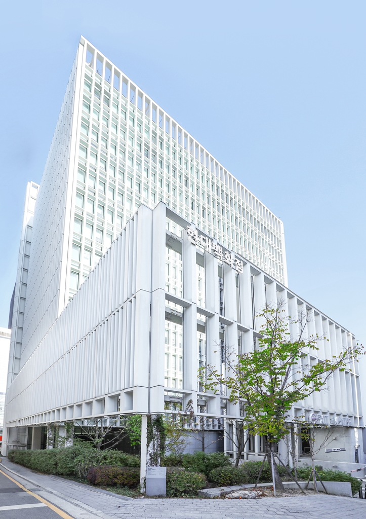 현대백화점은 지난 26일 서울 여의도 한국거래소에서 열린 ‘2025 한국 IR대상 시상식’에서 유가증권시장 기업부문 우수기업에 선정됐다고 밝혔다. 사진=현대백화점