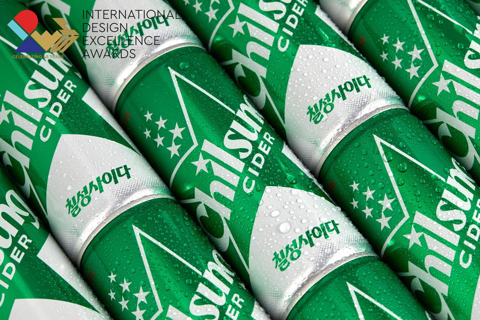 롯데칠성음료의 대표 탄산음료 ‘칠성사이다’가 세계 3대 디자인상 중 하나인 미국 ‘IDEA디자인 어워드 2025’에서 브랜딩 부문 본상을 수상했다. 사진=롯데칠성음료