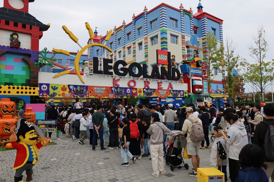 황금연휴 시작과 함께 레고랜드 입구부터 웃음으로 ‘북적’. 사진=레고랜드 코리아
