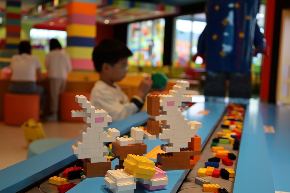 한 알 한 알 정성껏 브릭으로 마음껏 빚은 레고 송편. 사진=레고랜드 코리아