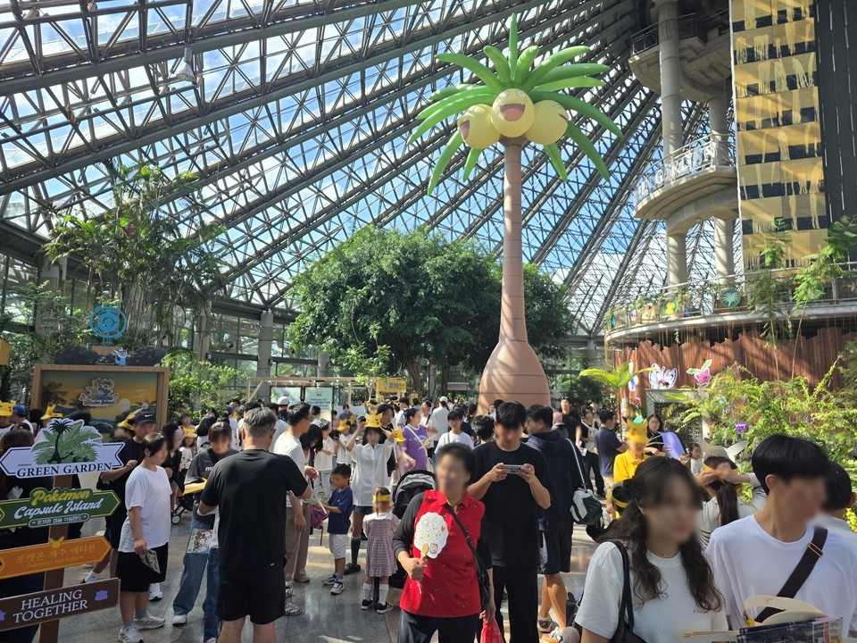 포켓몬 그린가든을 찾은 관광객들. 사진=한국관광공사