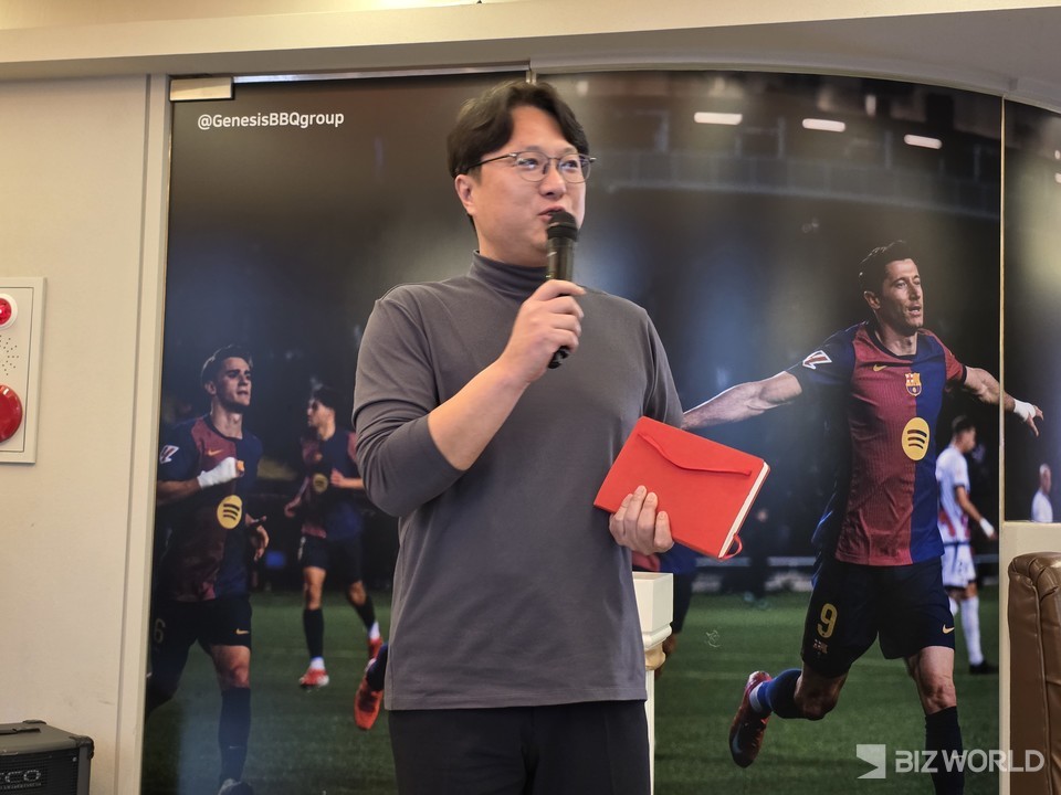 장낙훈 BBQ 상품개발부장이 신메뉴 뿜치킹을 설명하고 있다. 사진=이효정 기자