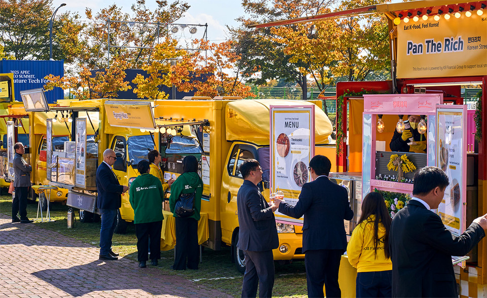 KB금융그룹이 경상북도 경주에서 열리는 ‘APEC(에이펙) CEO(최고경영자) 서밋 코리아 2025(이하 APEC CEO 서밋) 기간 동안 해외 정상급 기업인과 각국 대표단의 편의 향상을 위한 지원 프로그램을 운영한다고 29일 밝혔다. 사진=KB금융그룹