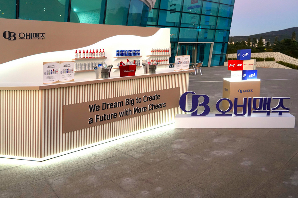 오비맥주가 ‘APEC CEO 서밋 코리아 2025’의 단독 맥주 브랜드 후원사로 참여해 대한민국 대표 맥주 ‘카스’를 비롯한 제품 7종을 세계 각국의 기업 CEO·VIP들에게 선보인다. 사진=오비맥주