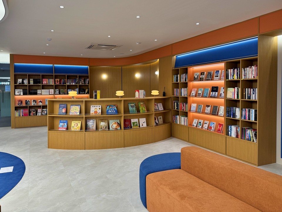 우리은행은 지난 31일 외국인 고객의 편의와 커뮤니티 활성화를 위해 인천 주안서금융센터 2층에서 '우리 글로벌 라운지’를 새롭게 오픈했다고 2일 밝혔다. 사진=우리은행