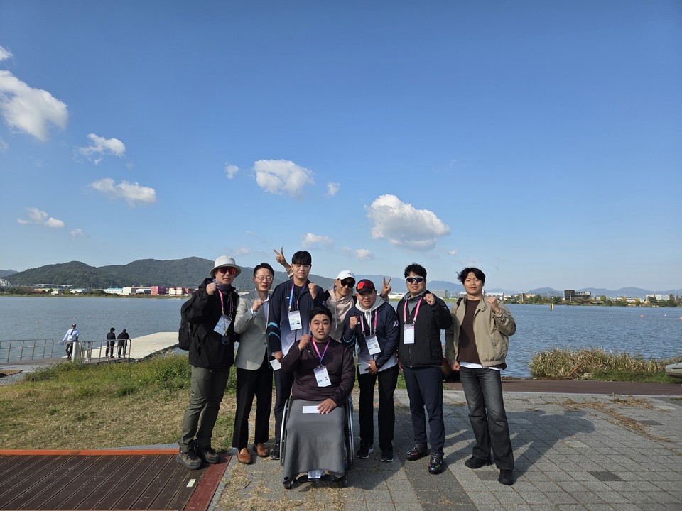 SH 장애인조정팀 선수단과 스태프들이 파이팅을 외치고 있다. 사진=SH