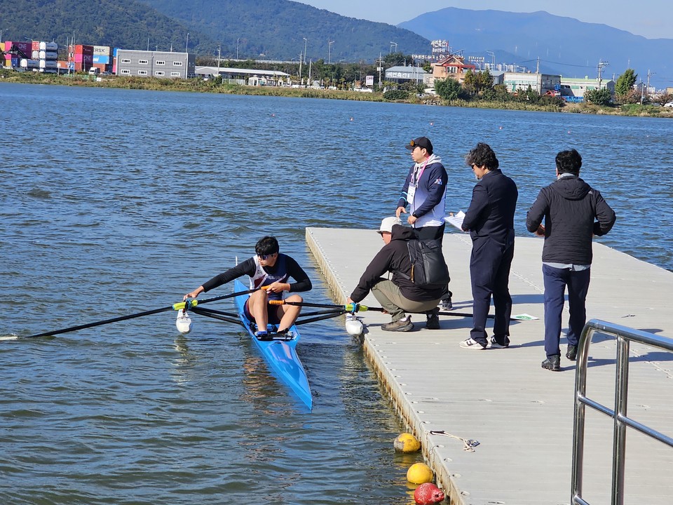 이승호 선수가 경기 시작 전 밸런스웨이트 체크를 하고 있다. 사진=SH
