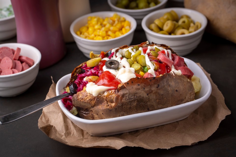 쿰피르(kumpir, 구운 감자) 요리. 사진=튀르키예문화관광부