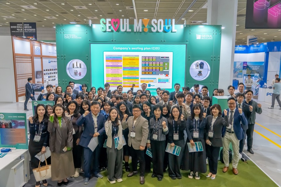 서울 홍보관 공동참가사 단체 사진. 사진=서울관광재단