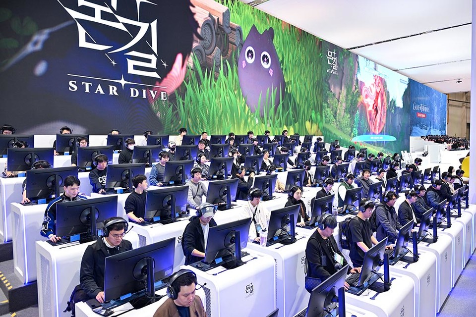 지스타 2024 몬길: 스타 다이브 시연존 전경. 사진=넷마블