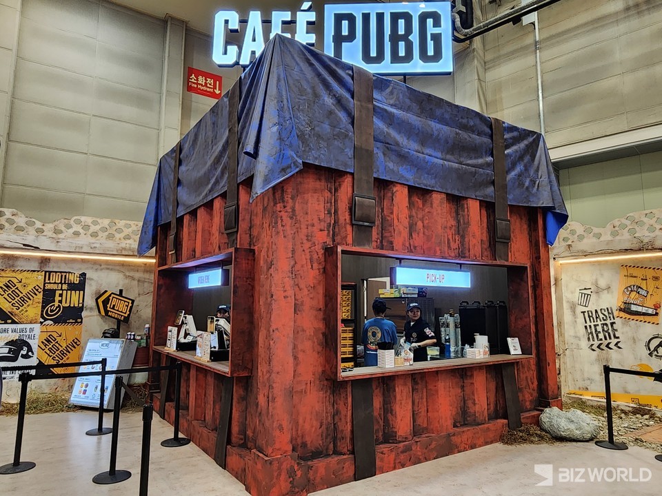 지난해 열린 '지스타 2024'에서 크래프톤이 운영한 '카페 펍지' 전경. 사진=이효정 기자