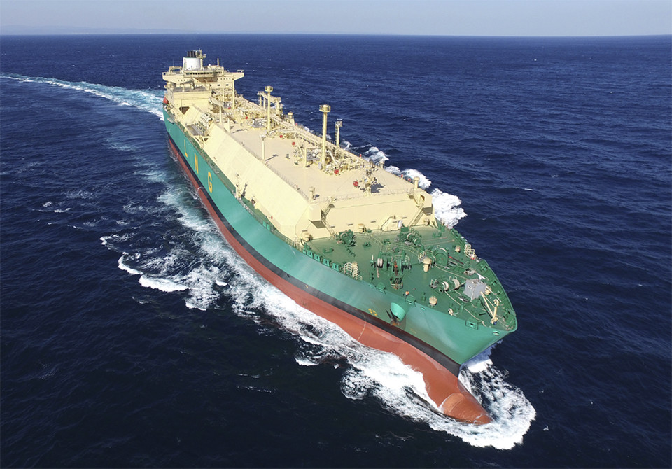 KCC는 HD현대 조선 4사(HD한국조선해양·HD현대중공업·HD현대미포·HD현대삼호)와 손잡고 수용성 선박용 도료 기술을 공동 개발했다고 밝혔다. 사진=KCC