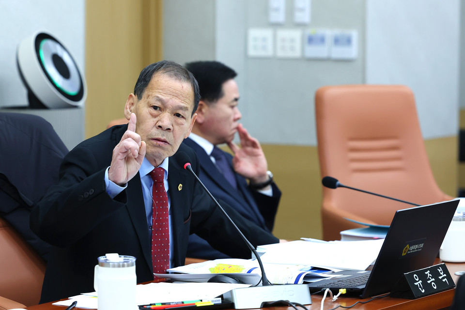 윤종복 서울시의원이 행정사무감사에서 질문을 하고 있다. 사진=서울시의회