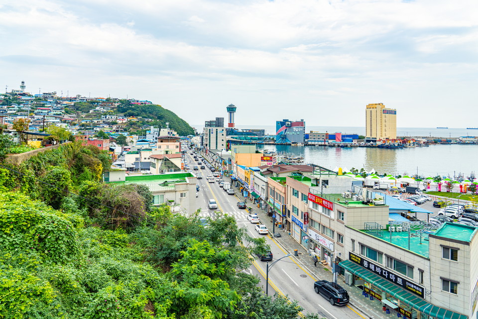 포토투어 과거와 현재가 공존하는 묵호항 풍경. 사진=한국관광공사