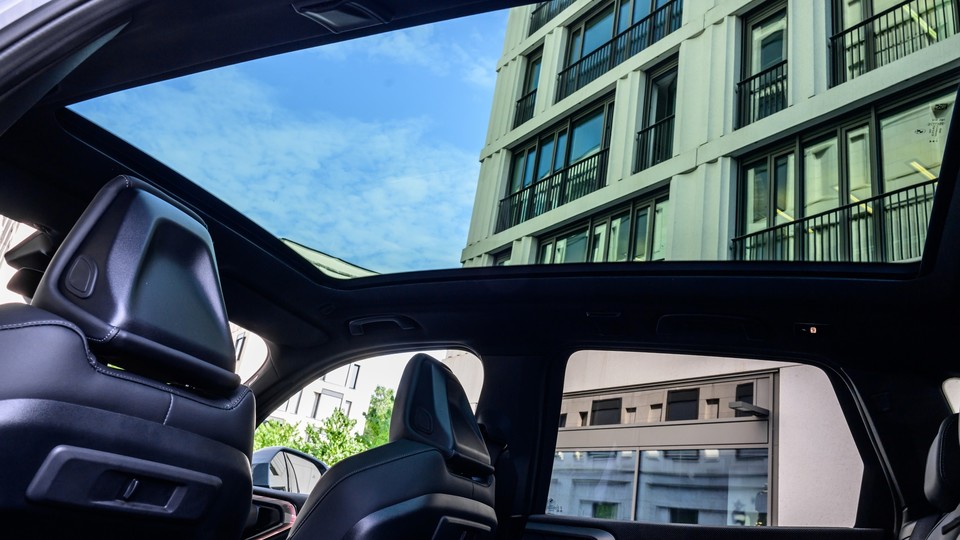 뉴 X3 30 xDrive M 스포츠 패키지 프로 개방 글래스 루프. 사진=BMW 코리아