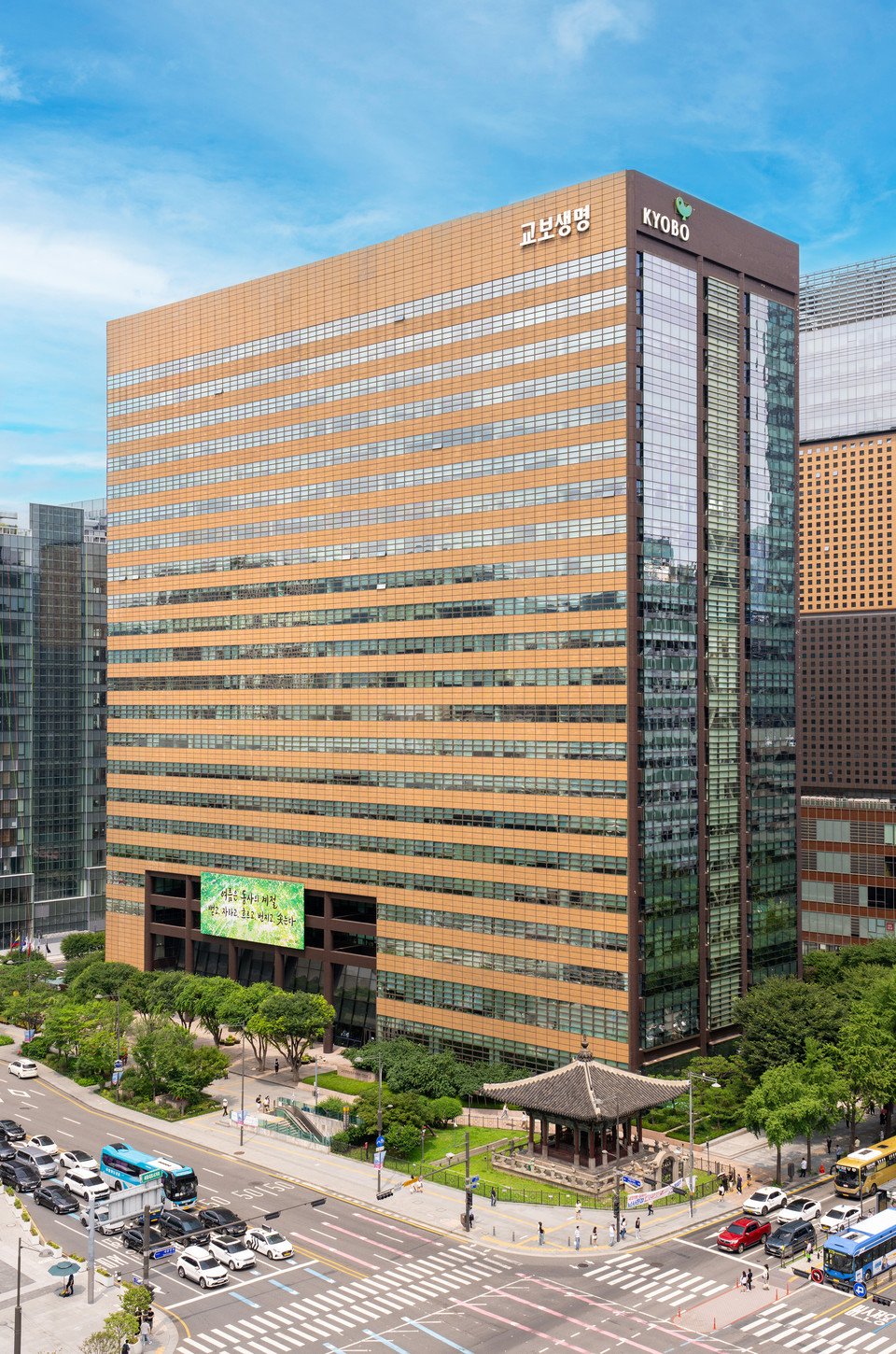 교보생명은 한국능률협회컨설팅이 주관한 '2025 한국의 소비자 보호 지수'(KCPI) 조사에서 5년 연속 '한국의 금융소비자 보호 우수기업'으로 선정됐다고 14일 밝혔다. 사진=교보생명