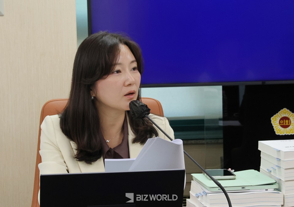 윤영희 서울시의원이 행정사무감사에서 질의를 하고 있다. 사진=손진석 기자