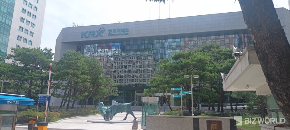 한국거래소(KRX)가 국내 주식 시장의 정규 거래시간을 현행 평일 오전 9시~오후 3시 30분에서 오전 8시~오후 8시까지 최대 12시간을 확대 변경하는 방안을 놓고 관계 기관과의 논의를 본격화하고 있다. 사진=박제성 기자