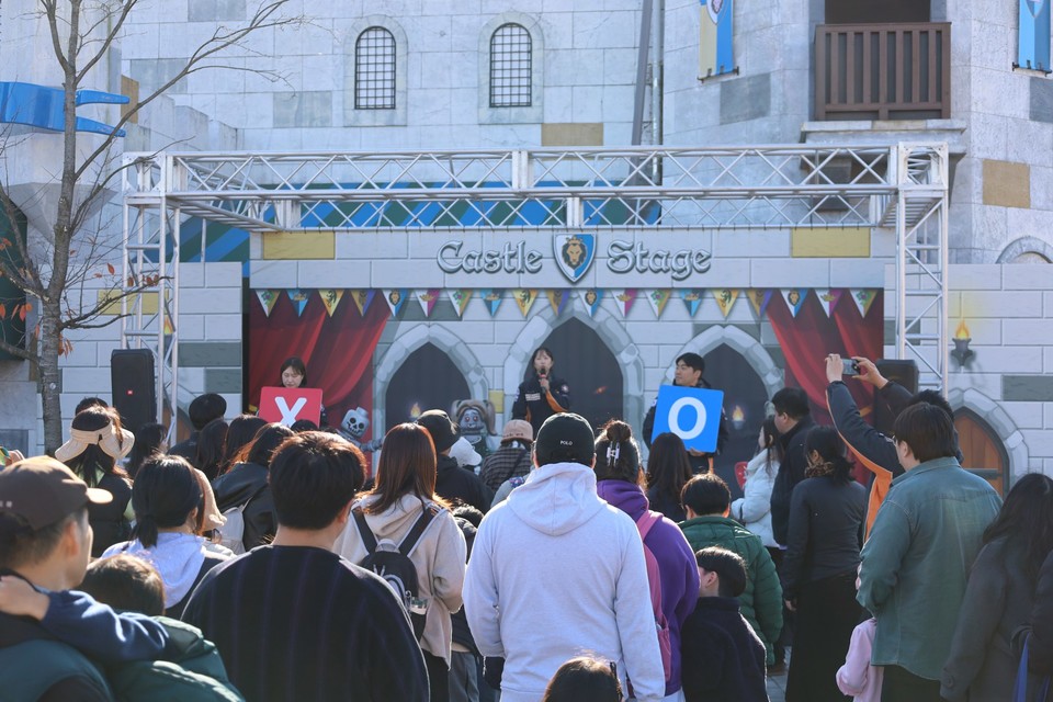 레고랜드가 춘천소방서와 함께 온 가족 체험형 소방 안전 캠페인을 진행하고 있다. 사진=레고랜드 코리아
