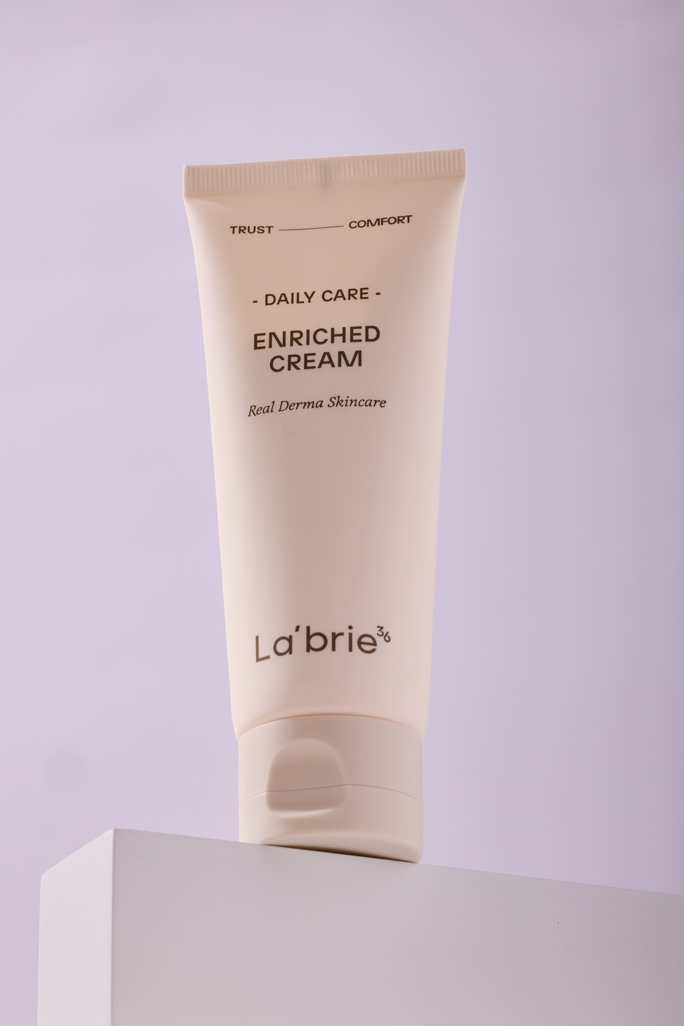 베베쿡의 더마 스킨케어 브랜드 ‘라브리에(La’brie)‘가 겨울철 민감 피부를 위한 고보습 장벽 케어 크림 ’인리치드(Enriched) 크림‘을 새롭게 출시했다고 밝혔다. 사진=라브리에