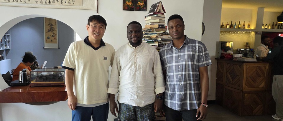 MUST Company는 글로벌 확장 전략의 일환으로 지난 11월 6일 나이지리아의 혁신적 디지털 자유무역지대(Digital Free Trade Zone, DFTZ) 프로그램을 추진 중인 Itana와 만나 DFTZ 등록 가능성을 논의했다고 18일 밝혔다.이번 미팅은 아부자에 위치한 Itana에 방문해 진행됐다고 한다. 차준헌 MUST Company 대표(CEO, 사진 맨 왼쪽). 사진=MUST Company