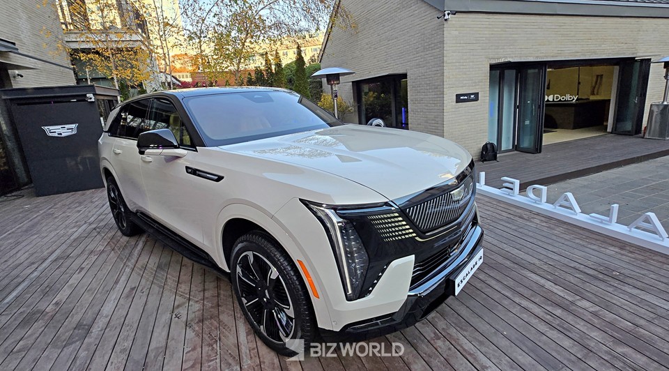 에스컬레이드 IQ 전측면. 사진=손진석 기자