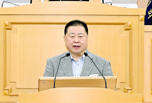 김경일 파주시장이 제260회 파주시의회 제2차 정례회에서 시정연설을 하고있다. 사진=파주시