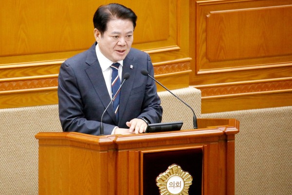 최대호 안양시장이 20일 제307회 안양시의회 제2차 정례회에서 2026년 시정 운영 방향을 발표했다. 사진=안양시