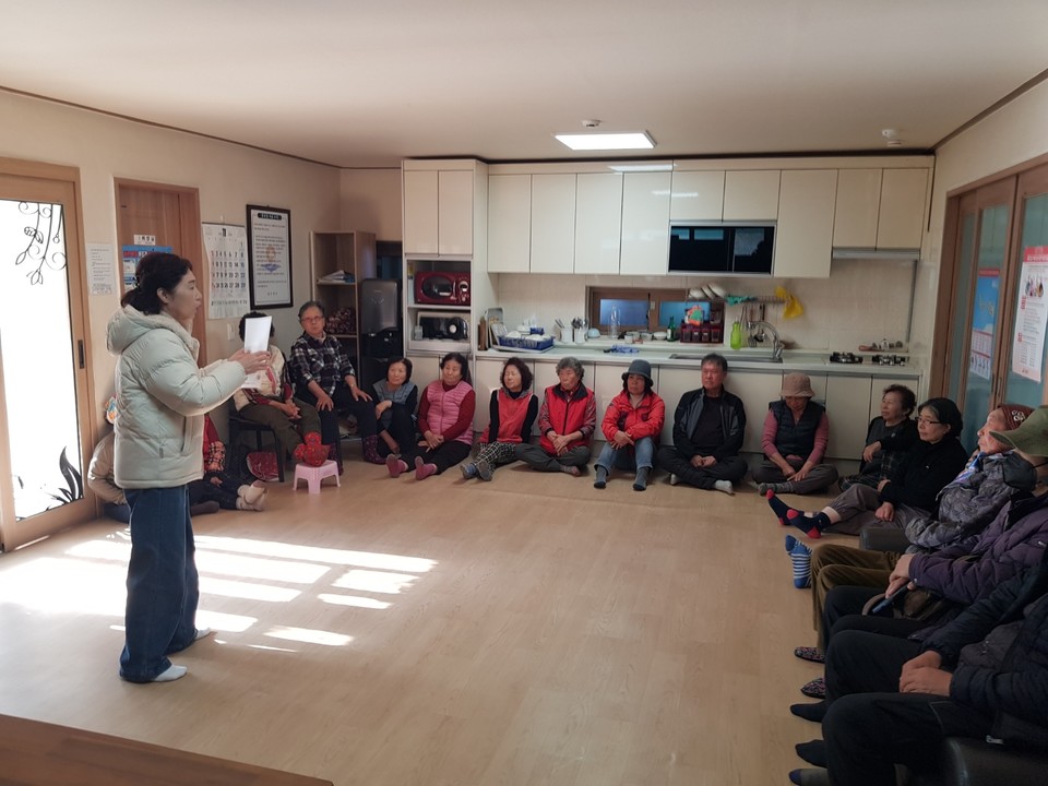 인천시는 지난 21일 ‘도서지역 이동소비생활센터’를 운영하며 장봉도를 직접 방문해 섬 주민들의 소비자 권익 보호에 앞장섰다고 밝혔다. 사진=인천시