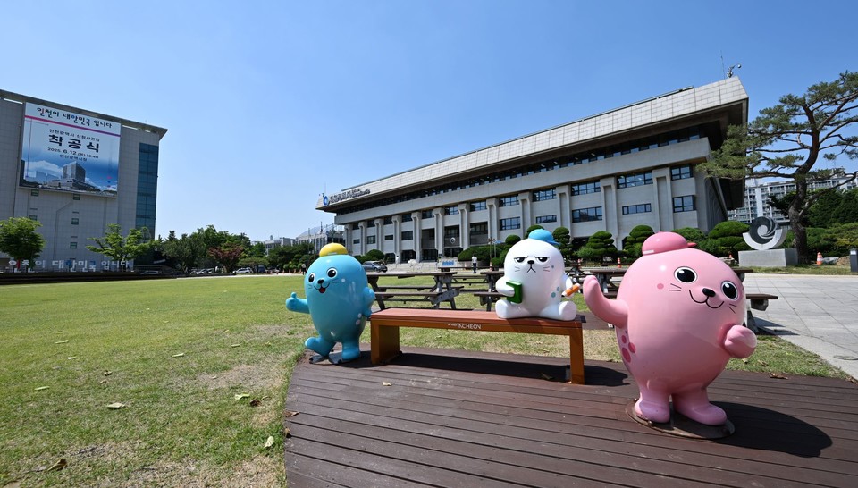 인천시는 11월 24일부터 28일까지 5일 동안 미추홀타워 내 ‘공정무역가게 나눔카페(미추홀타워점)’에서 시민과 인천테크노파크센터 입주기업 직원을 대상으로 ‘최초, 최고의 공정무역도시 인천 알리기’ 기획 전시·체험 행사를 벌인다고 밝혔다. 사진=인천시