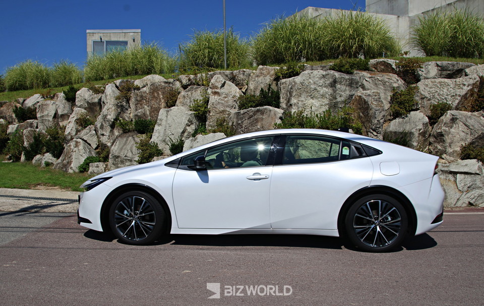 5세대 프리우스 AWD 측면. 사진=손진석 기자