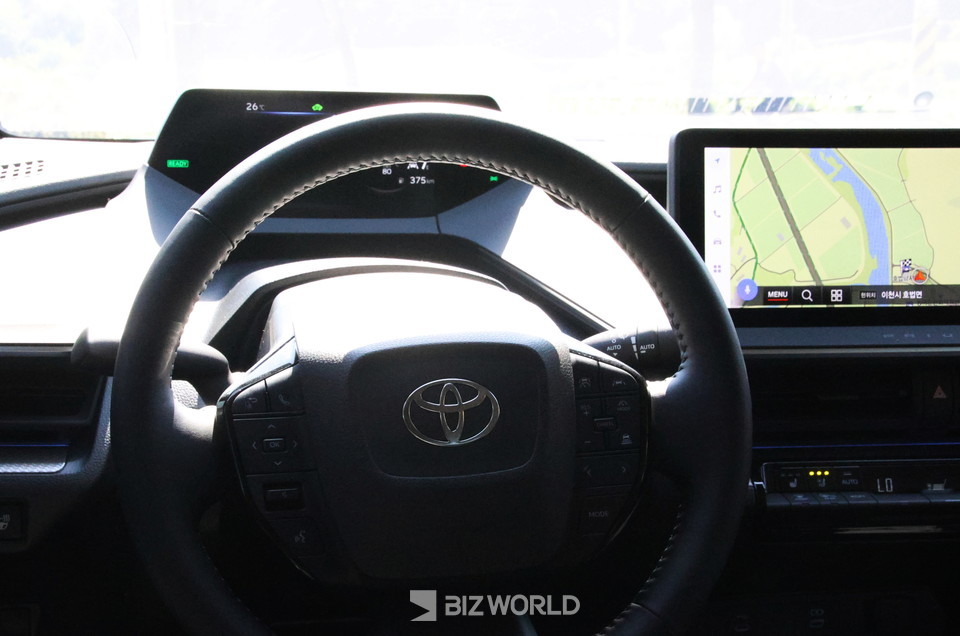 프리우스 하이브리드 AWD의 핸들링은 더 자연스럽고 직관적이며 안정적이다. 사진=손진석 기자