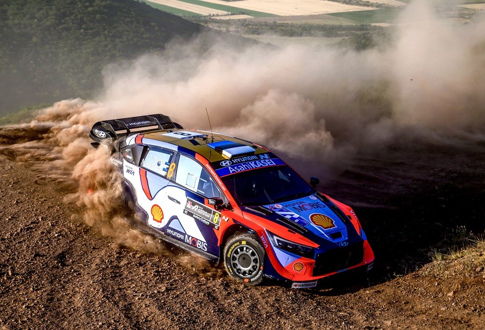 그리스 아크로폴리스 랠리에서 활약한 현대 쉘 모비스 월드 랠리 팀 주행모습. 사진=한국타이어