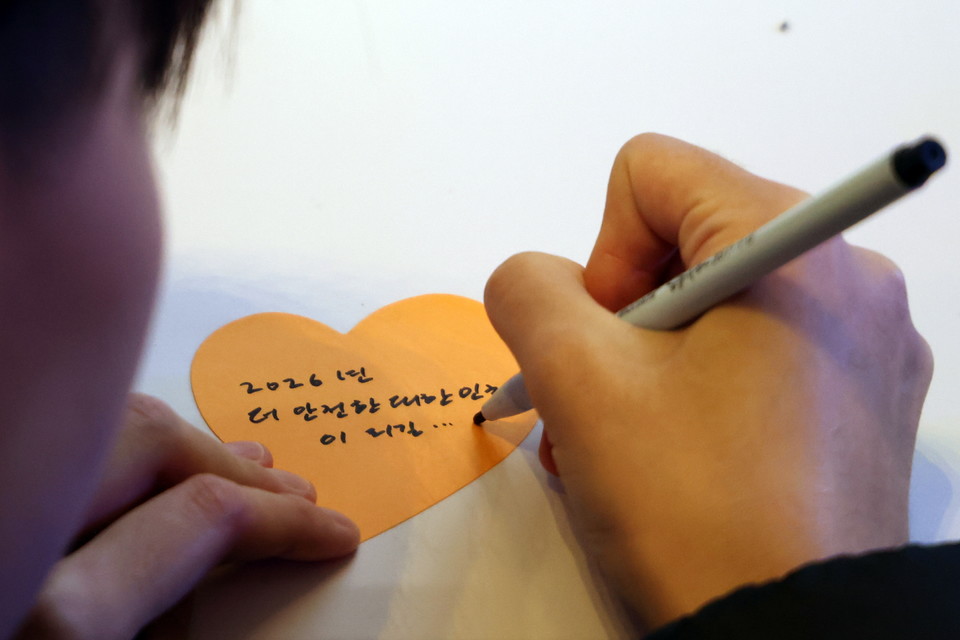 희망브리지 캐릭터 ‘희망프렌즈’와 첫 도심 속 소통 진행