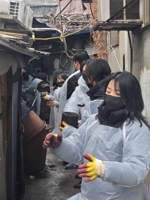 NH농협캐피탈, 신입 공채직원과 연탄 2000장 나눔 - 뉴스 썸네일 이미지