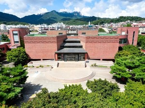 [지금, 대학가는] 덕성여대, 교육부 '2026년 대학 AI 기본교육과정 개발... - 뉴스 썸네일 이미지