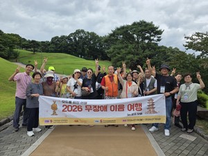 "턱 낮추니 모두에게 열린 길"...휠체어도 유모차도 설레는 '무장애 서울... - 뉴스 썸네일 이미지