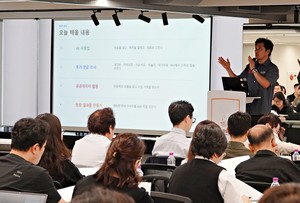 "AI는 선택 아닌 필수"...서울시관광협회, 'ChatGPT 관광업 실무 혁신' 교... - 뉴스 썸네일 이미지